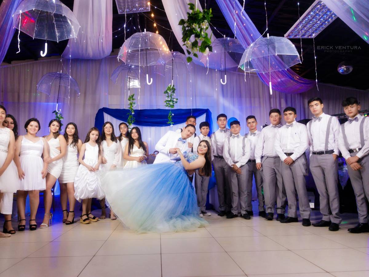 Dulce María Salazar Mancilla celebra feliz sus 16 años