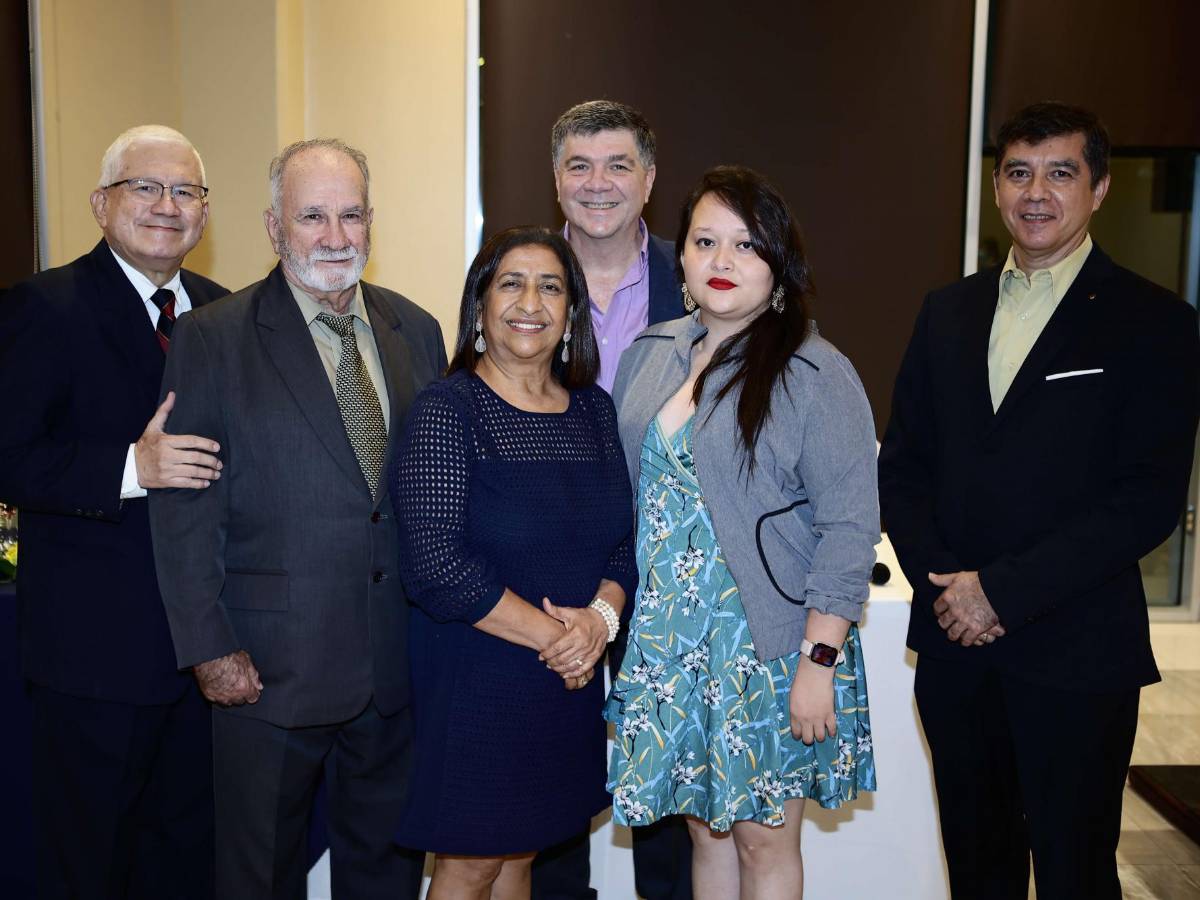 Asociación Médica Sampedrana condecora a médicos en SPS