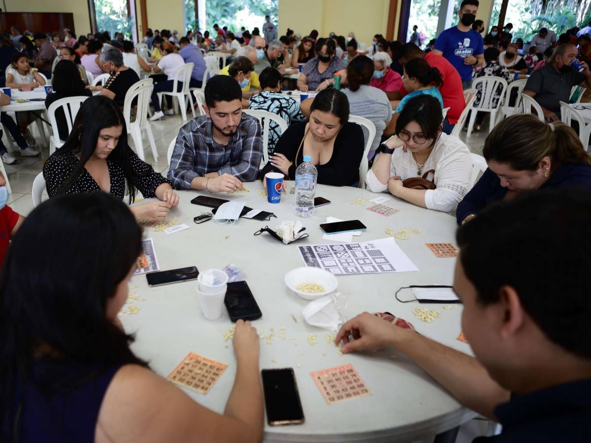 Radio Luz realiza con éxito bingo benéfico en SPS