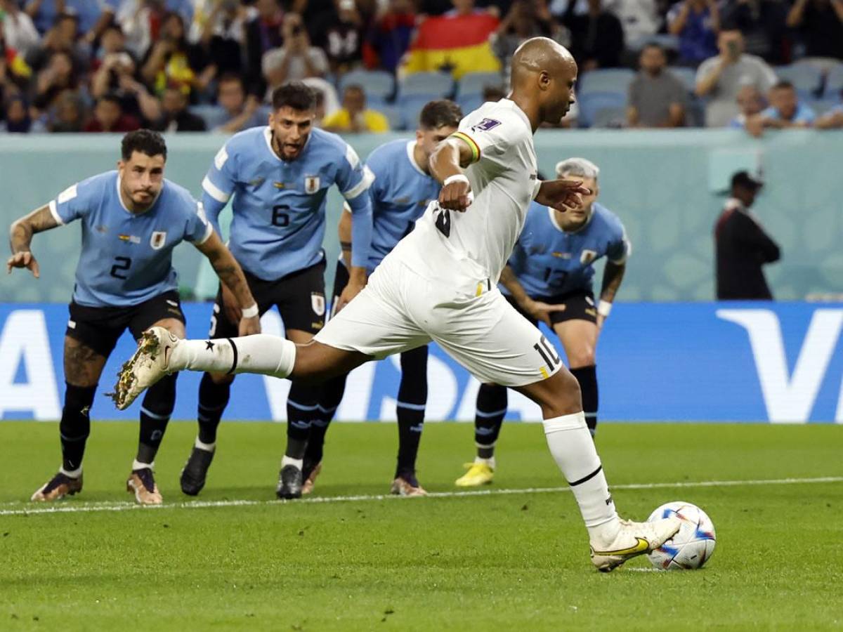 El penal que falló André Ayew contra Uruguay.