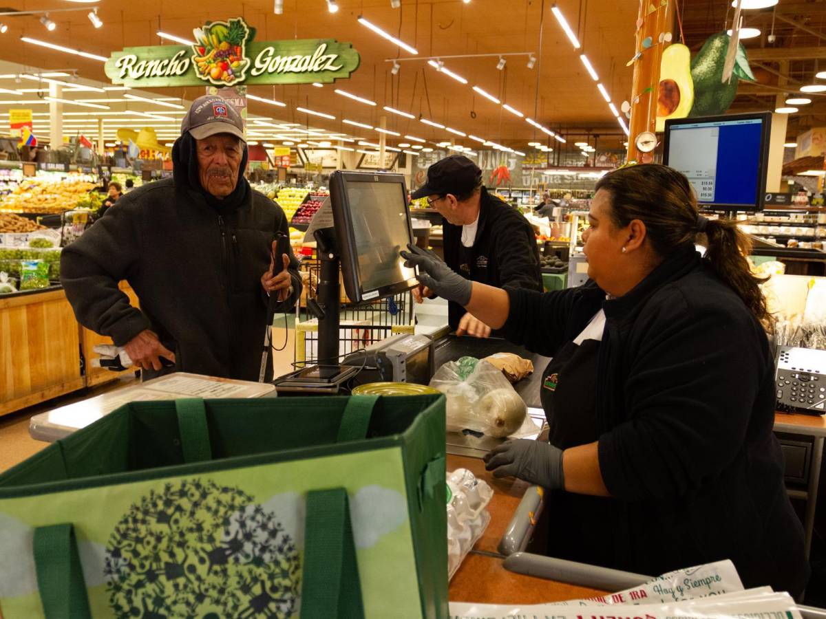 Latinos lideran crecimiento económico en EEUU, pero están mal financieramente