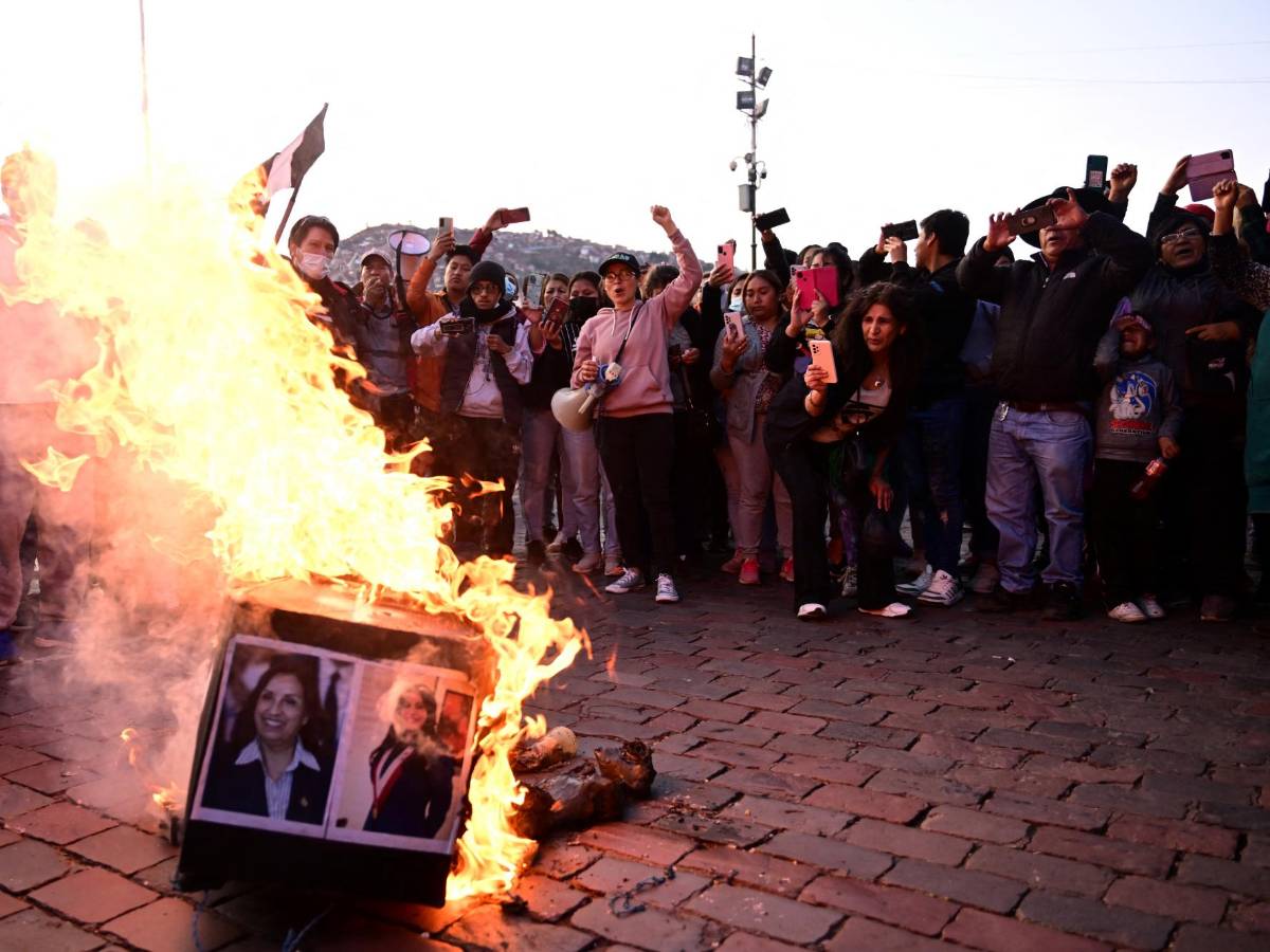 El Gobierno peruano despliega militares ante posibles protestas en enero