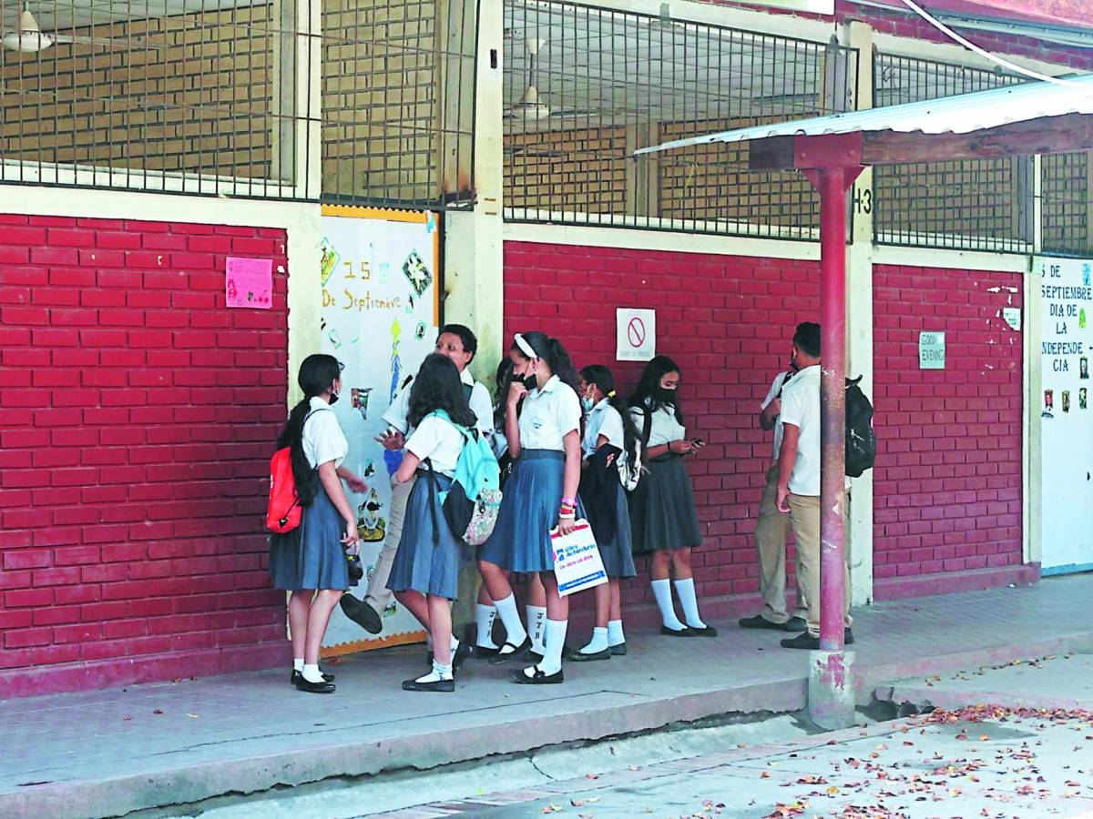 Cortés registra al menos 8,500 aplazados en secundaria