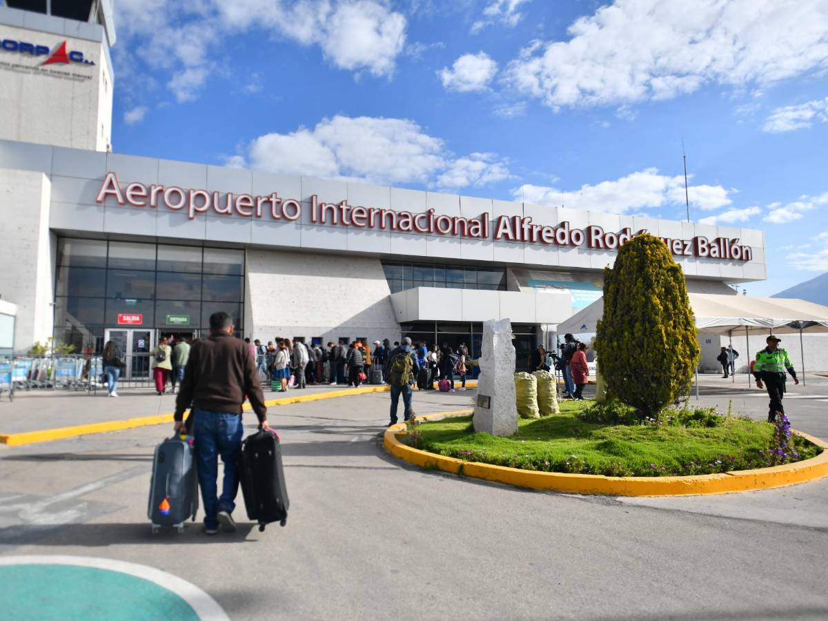 Perú reanuda operaciones en aeropuertos tras protestas