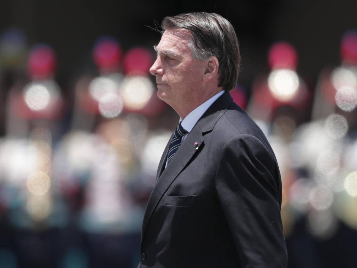 Bolsonaro llora en una ceremonia militar