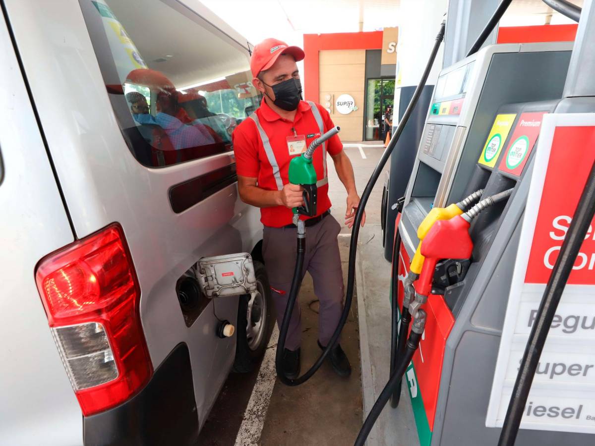 Rebajas de entre L2.46 y L1.70 se aplicarán este lunes a combustibles