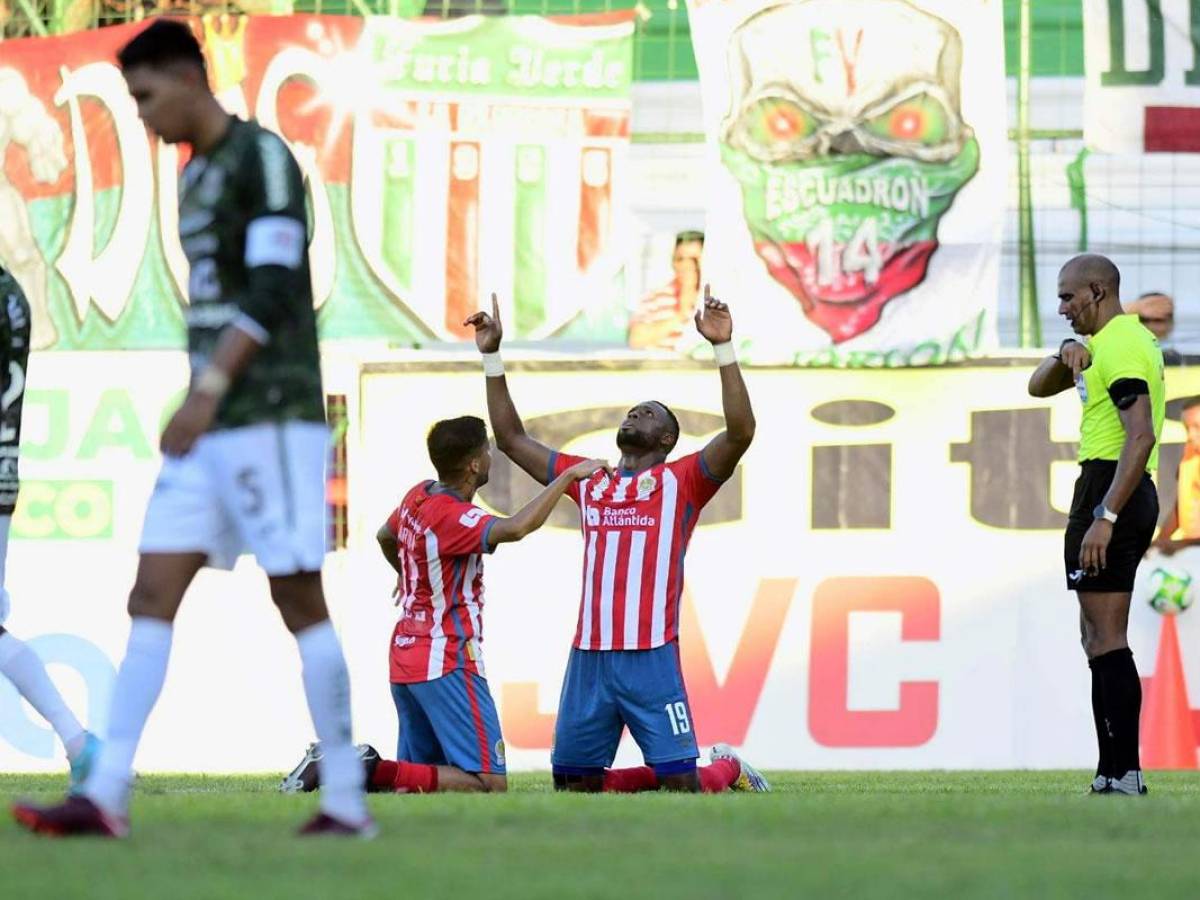 Yustin Arboleda celebrando el gol que le hizo a su exequipo.