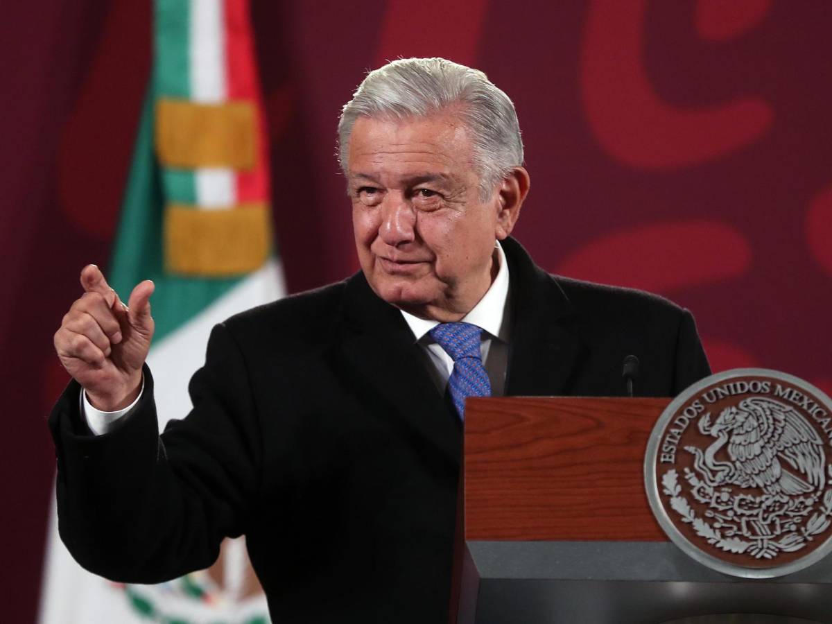 López Obrador pide elecciones en Perú para restablecer el orden democrático