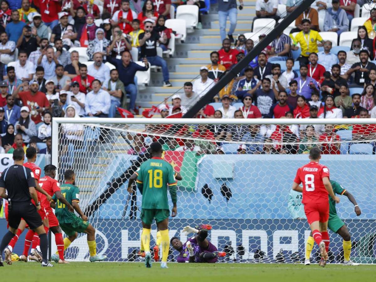 Breel Embolo condenó a su país de nacimiento con este gol para el triunfo de Suiza.