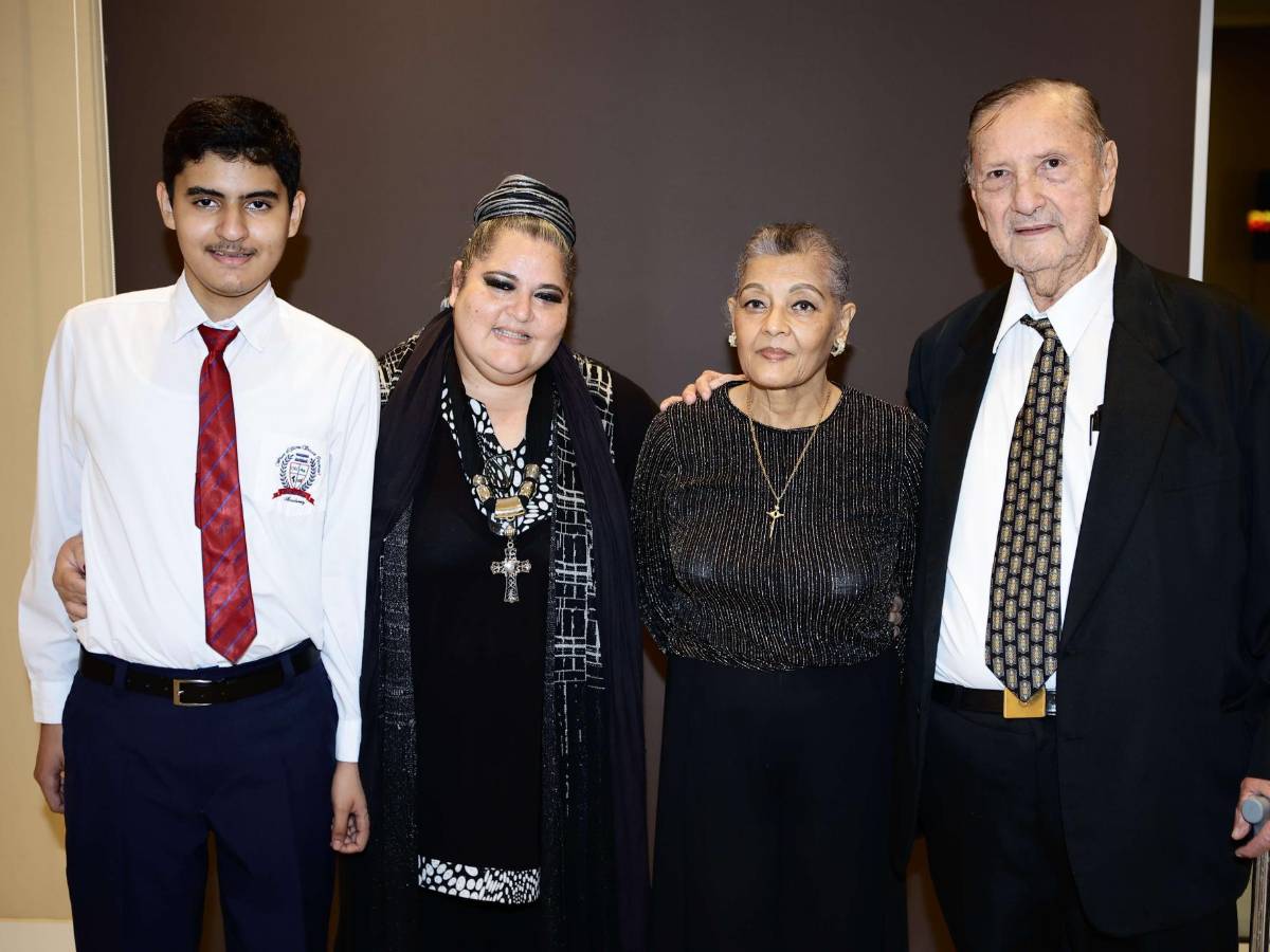 Asociación Médica Sampedrana condecora a médicos en SPS