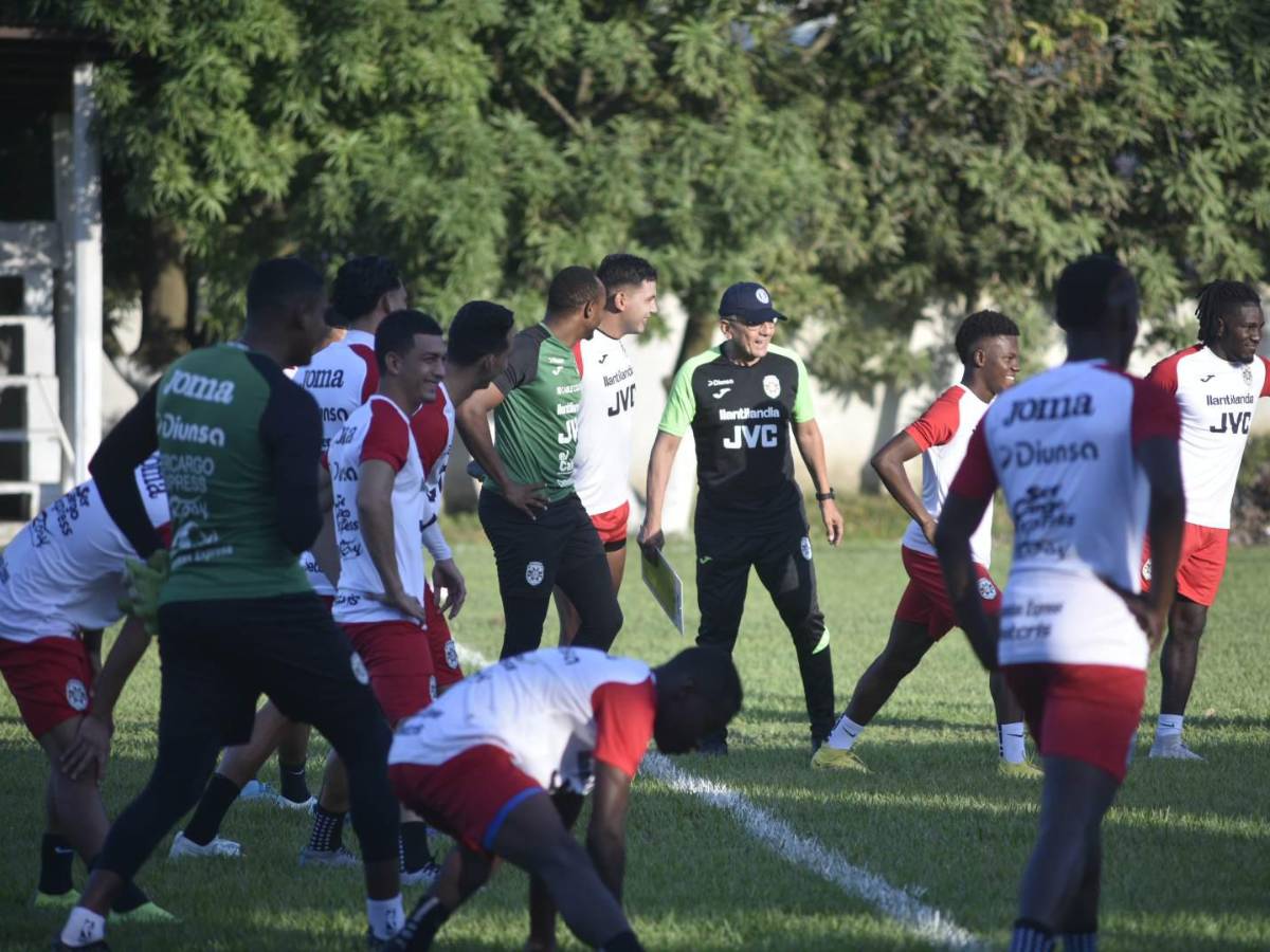 Salomón Nazar se puso a trabajar con los jugadores del Marathón.