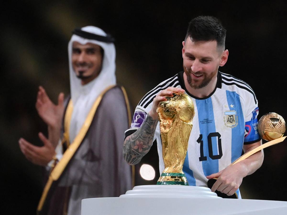 Lionel Messi con la Copa del Mundo.