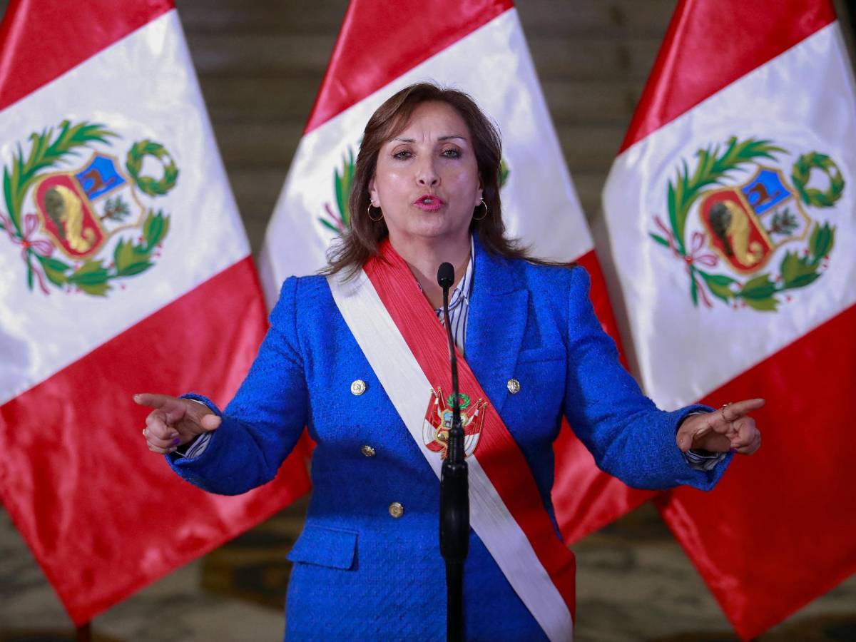 Perú llama en consulta a sus embajadores en países que respaldan a destituido Castillo