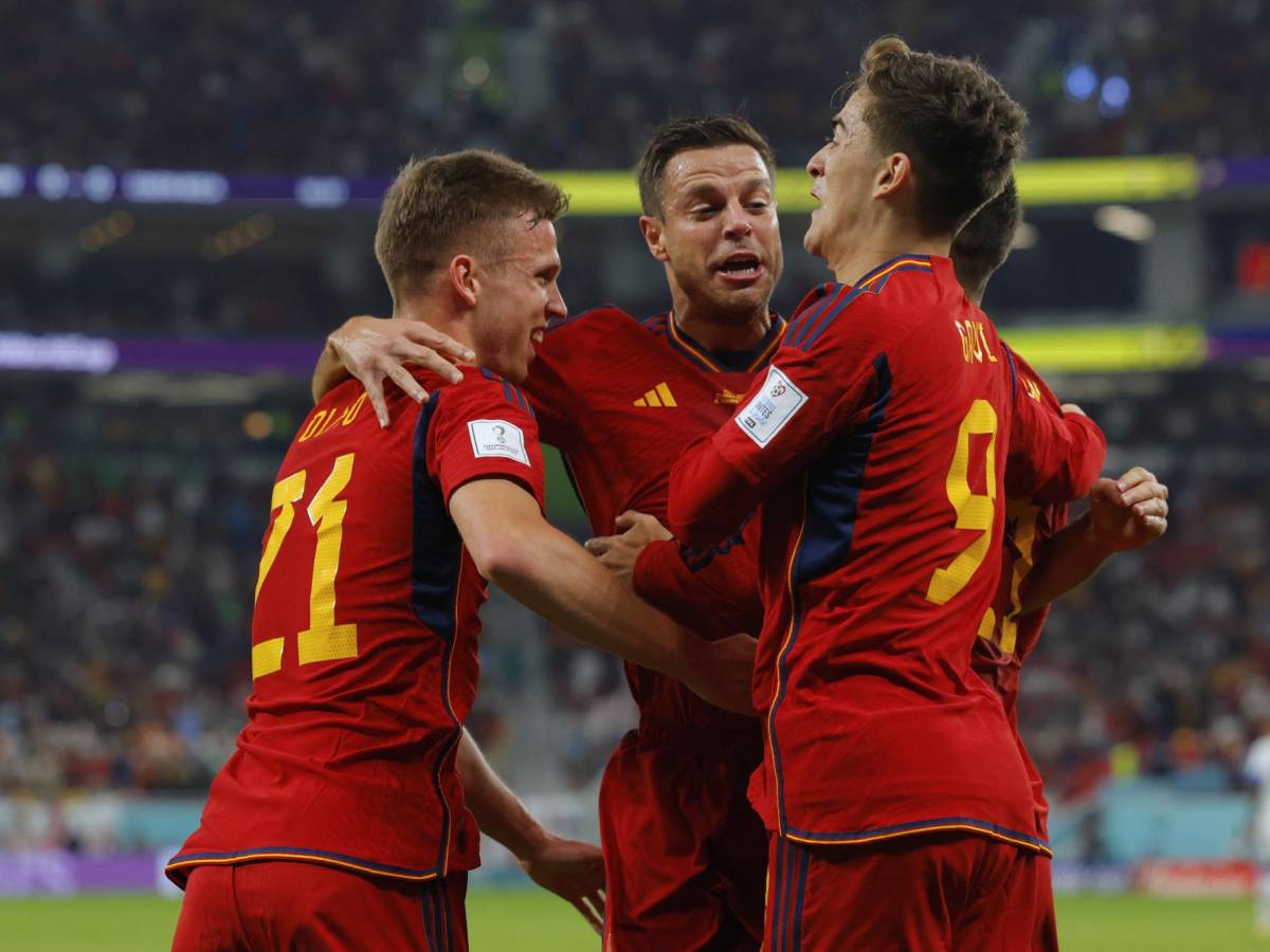 Los jugadores españoles celebrando el primer gol del encuentro.