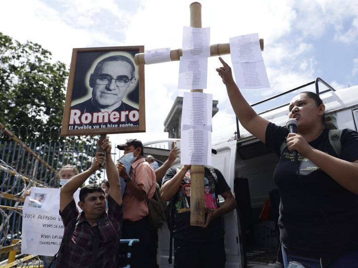 Parientes de detenidos rechazan la ampliación del estado excepción en El Salvador