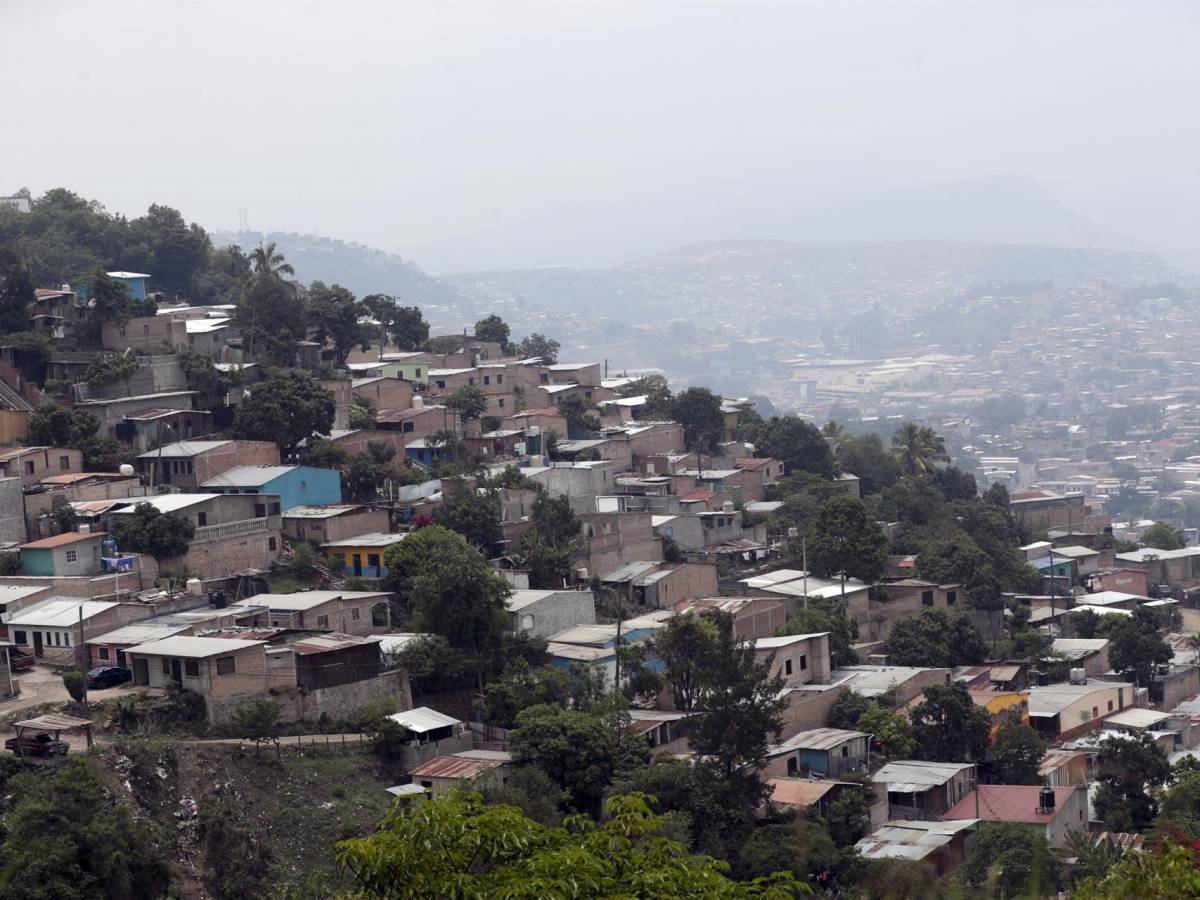 El alto nivel de informalidad y el bajo crecimiento mantienen la pobreza en Honduras