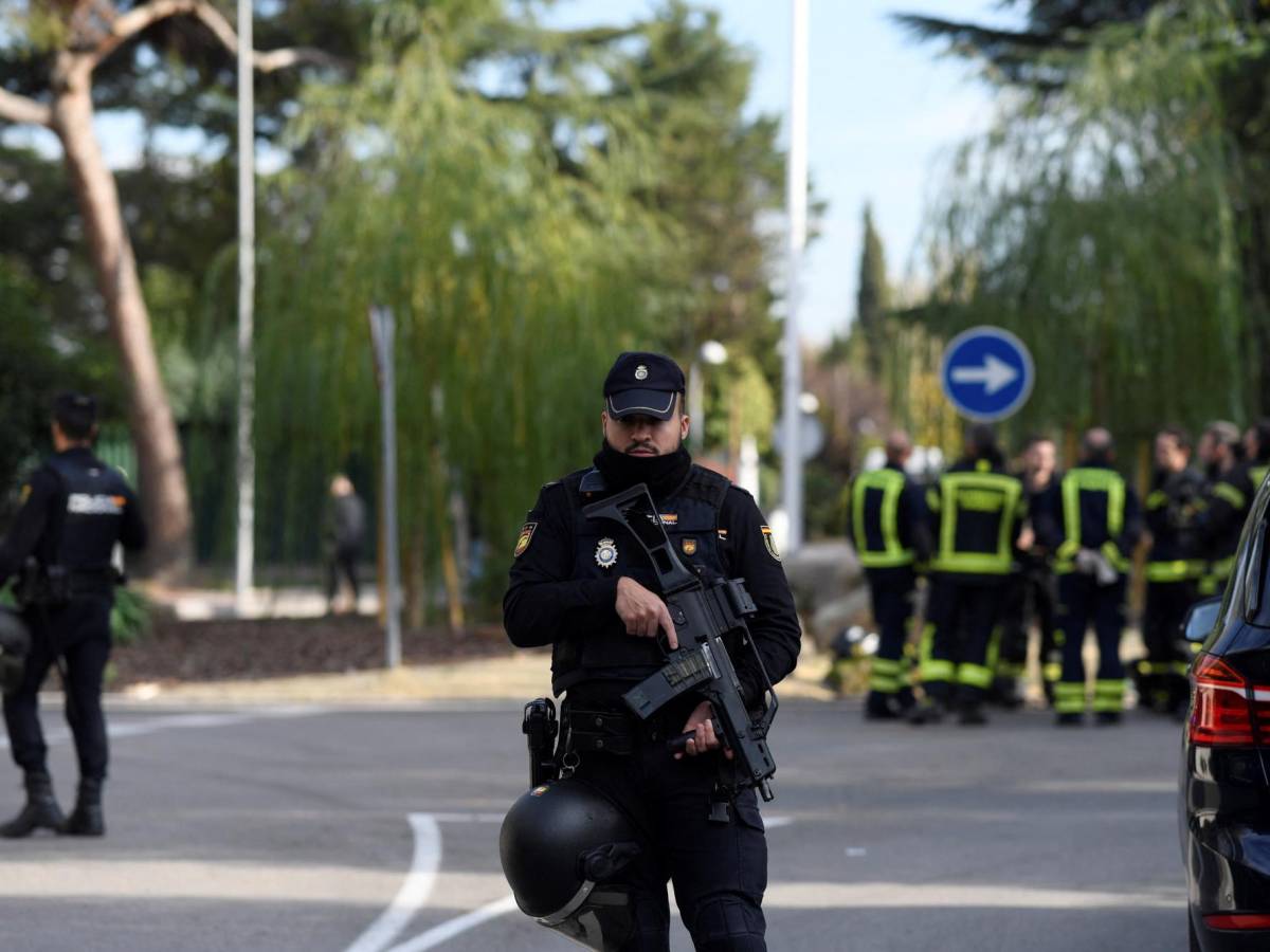 Un herido por explosión de una carta bomba en la Embajada de Ucrania en Madrid