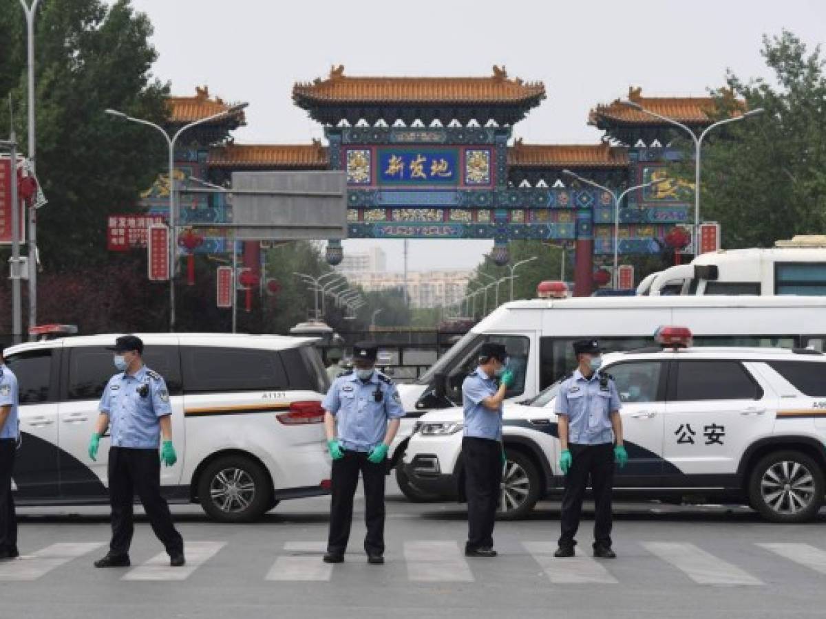 China vuelve al confinamiento tras descubrir rebrote de coronavirus en mercado Xinfadi