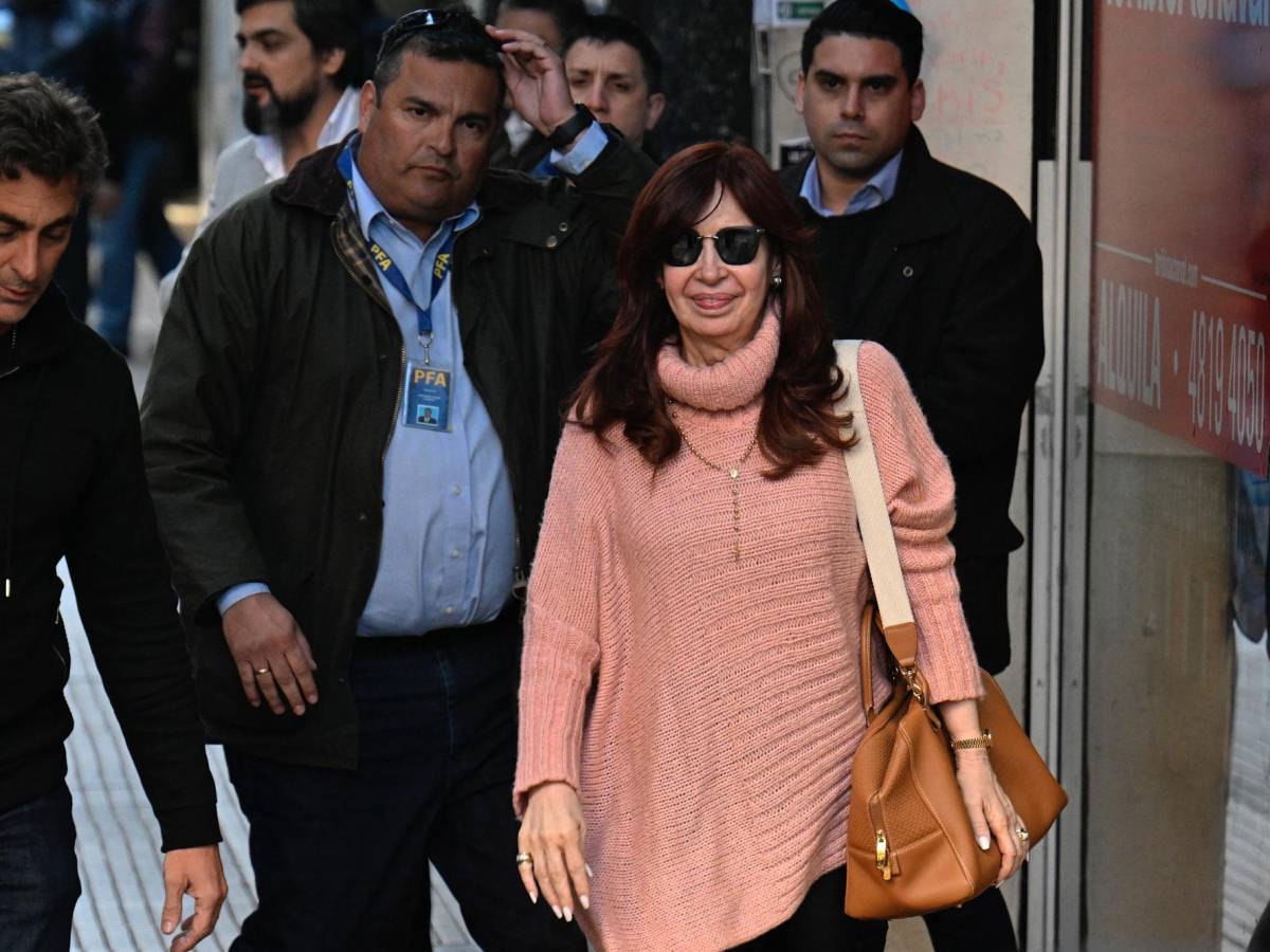 Se reanuda juicio a Cristina Fernández por presunta corrupción tras atentado