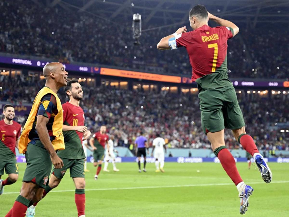Cristiano Ronaldo celebrando su primer gol en el Mundial de Qatar 2022.