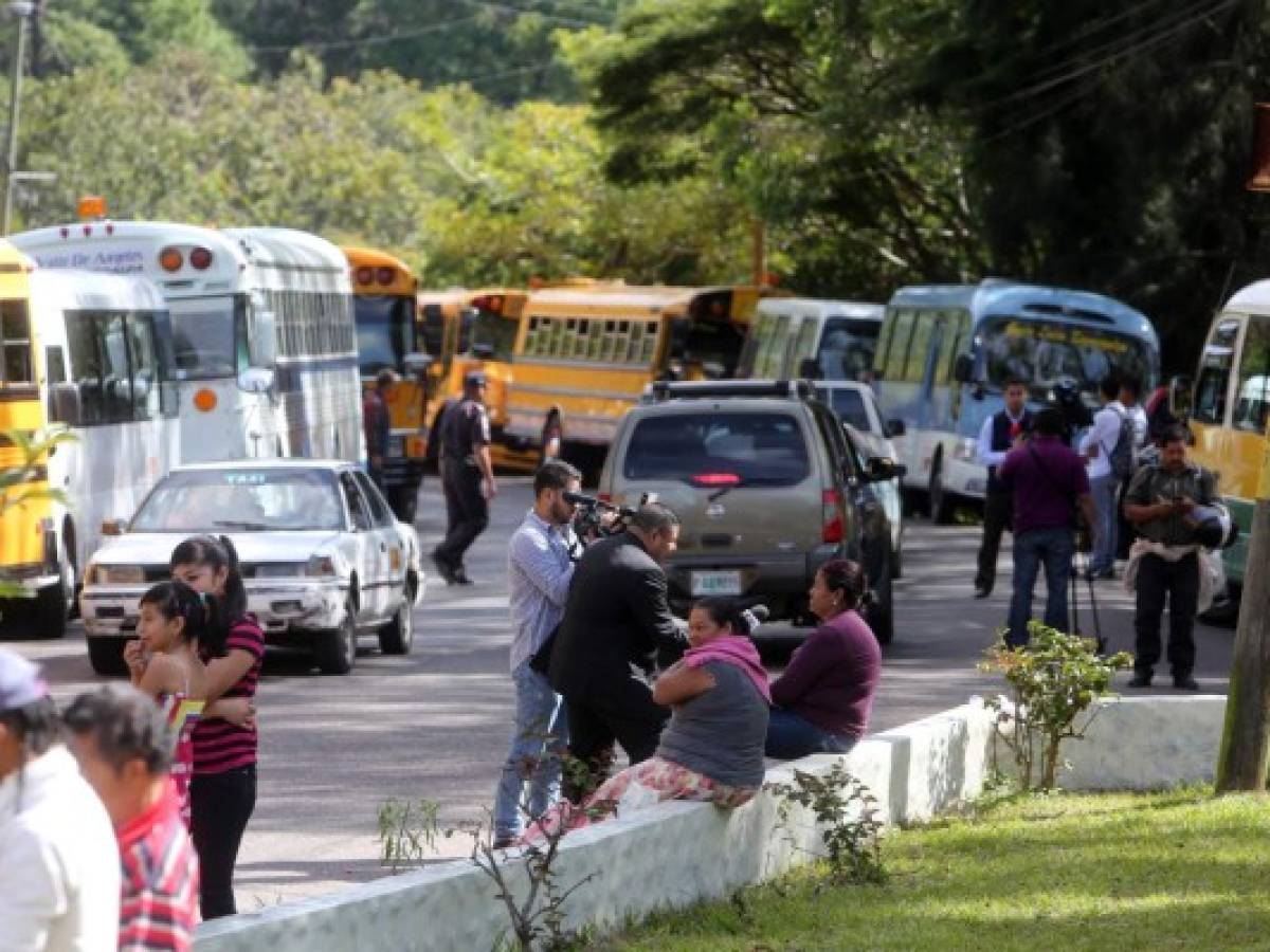 Transportistas pierden ingresos de tres días para pagar extorsiones