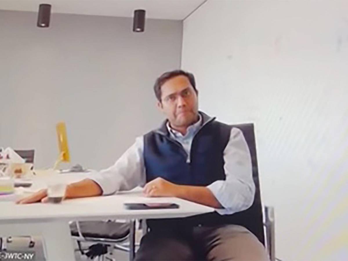 “Si estás en esta videollamada, estás despedido”: Jefe despide a 900 trabajadores a través de Zoom