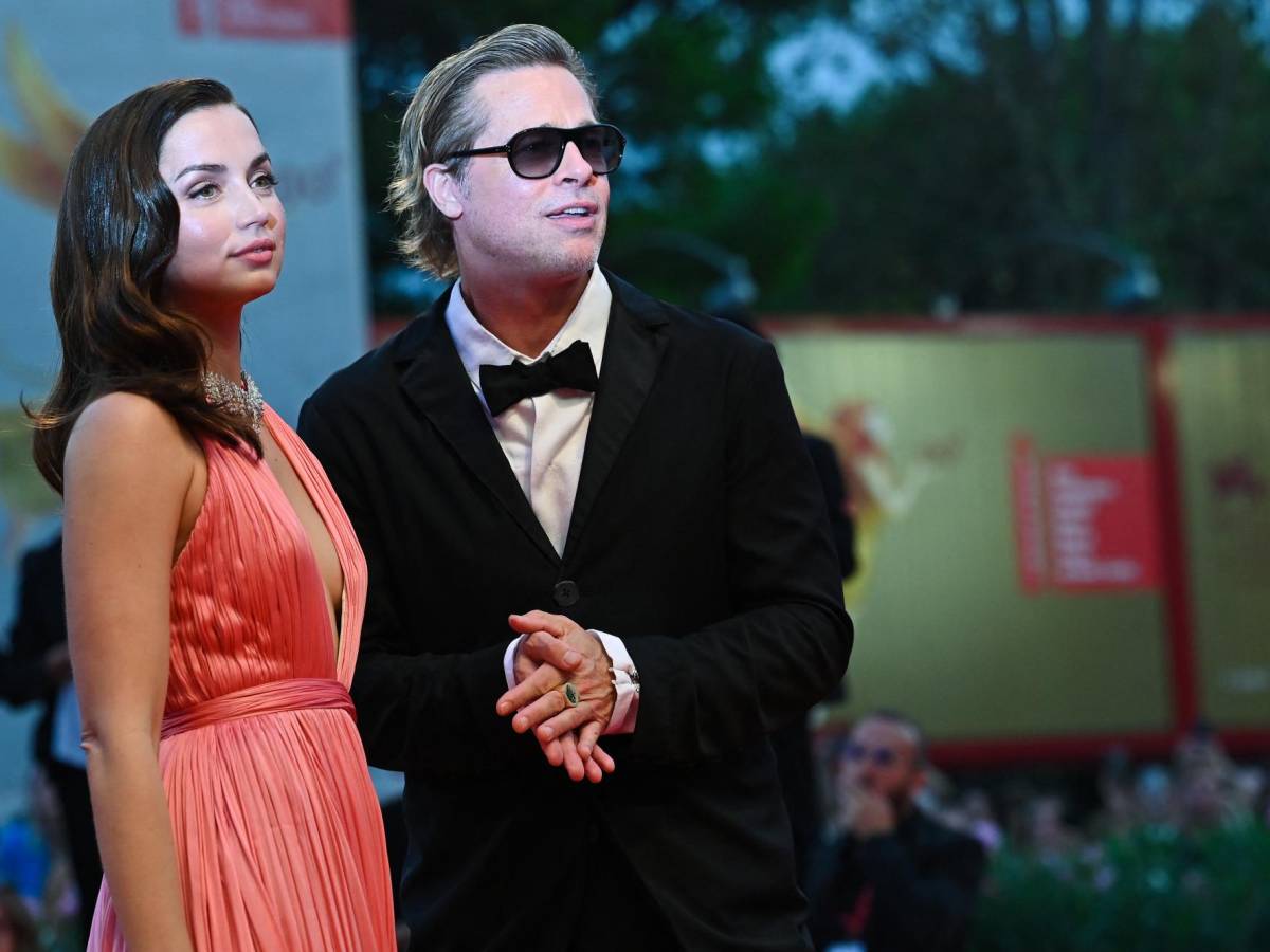 Brad Pitt y Ana de Armas rivalizan en la alfombra roja de Venecia