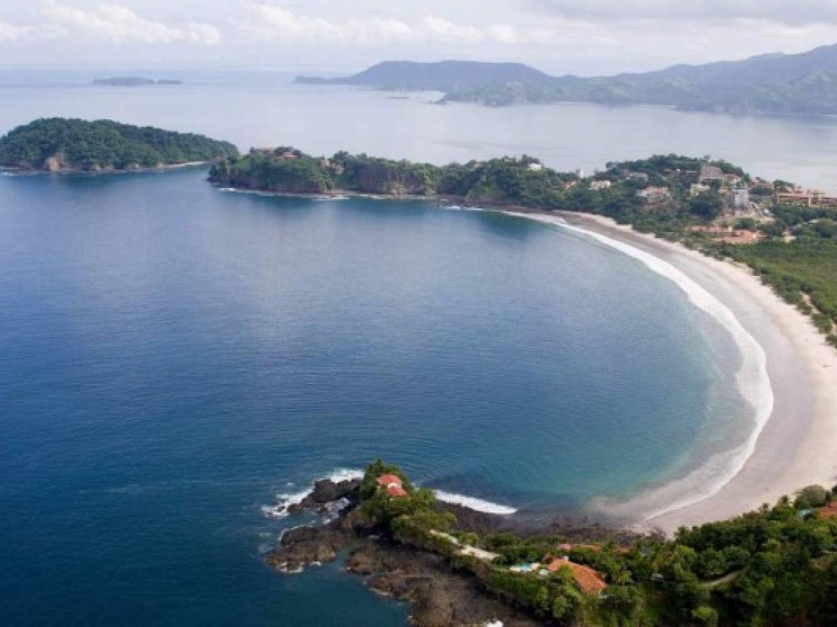 Costa Rica anuncia reapertura gradual a turismo internacional