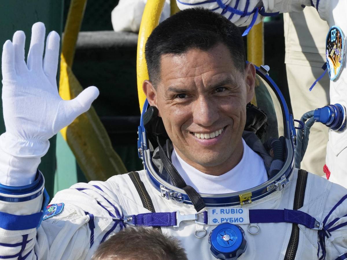 Un cohete Soyuz despega hacia la ISS con un hispano y dos rusos a bordo