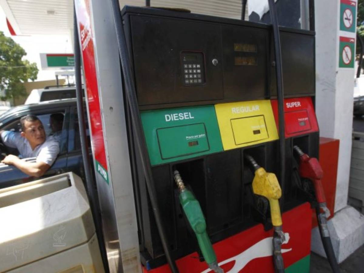 Precios de los combustibles cierran el año con nueva alza