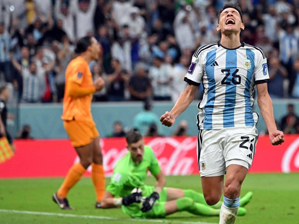 Nahuel Molina marcó su primer gol con la camiseta de Argentina y vaya manera, en octavos de un Mundial.