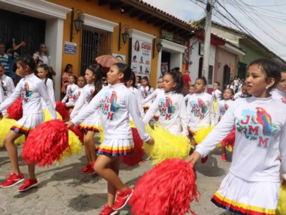 Fervor patrio en desfiles de Santa Rosa de Copán
