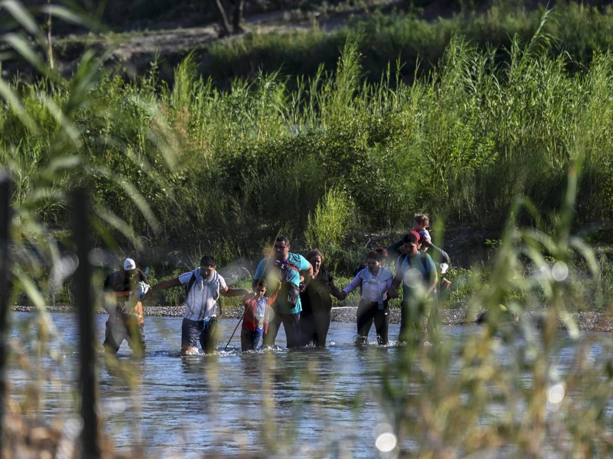Migrantes que murieron en tráiler ‘se pusieron en manos del crimen’, dice Mayorkas