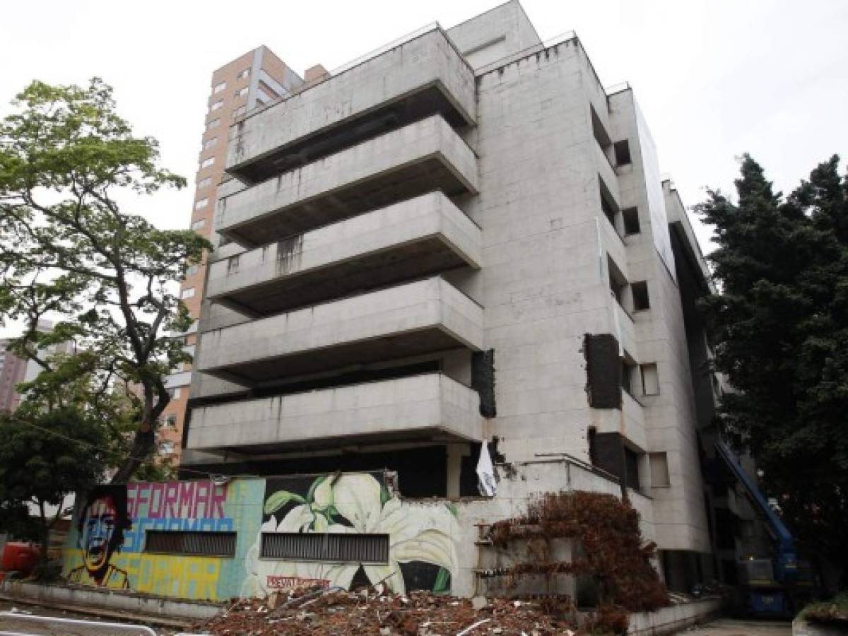 Derriban el edificio Mónaco, símbolo del poder de Pablo Escobar