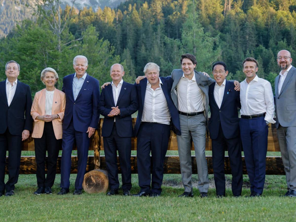 Video: Los líderes del G7 se burlan de las imágenes de Putin sin camisa