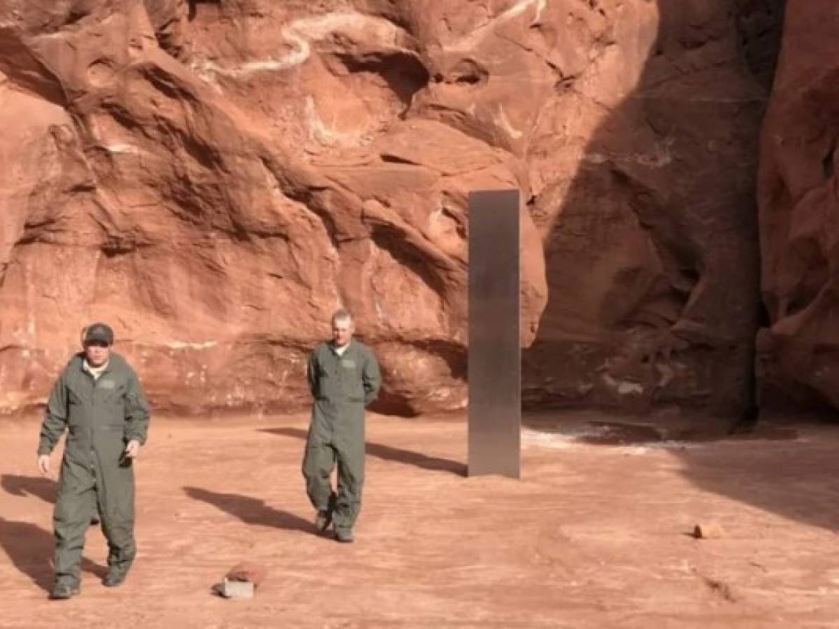 Desaparece misterioso 'monolito' de metal hallado en un desierto de EEUU