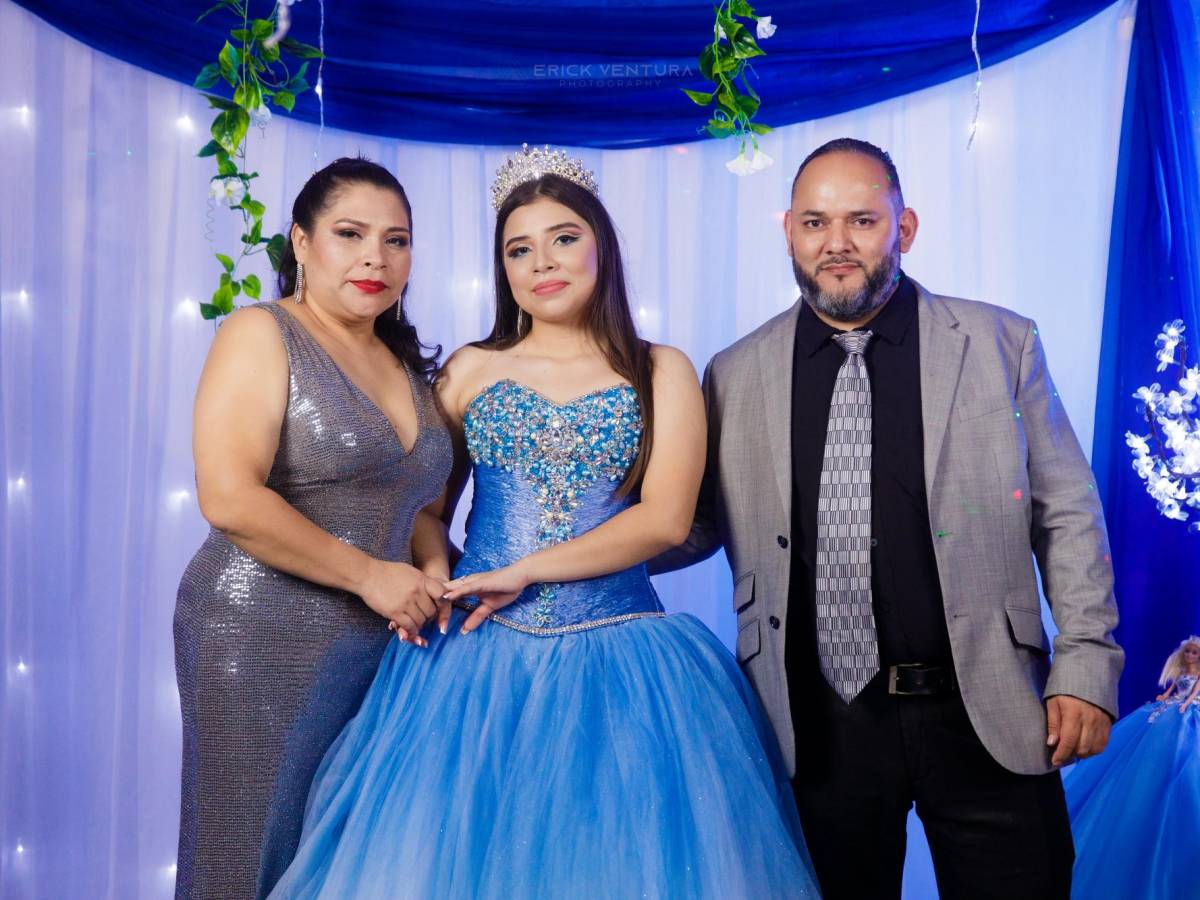 Dulce María Salazar Mancilla celebra feliz sus 16 años