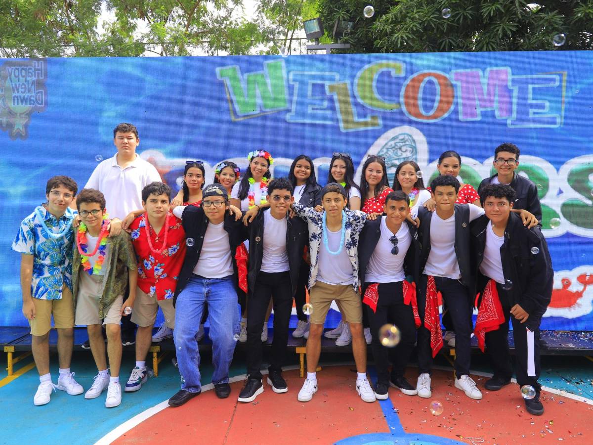 Seniors de la Happy New Dawn realizan su entrada