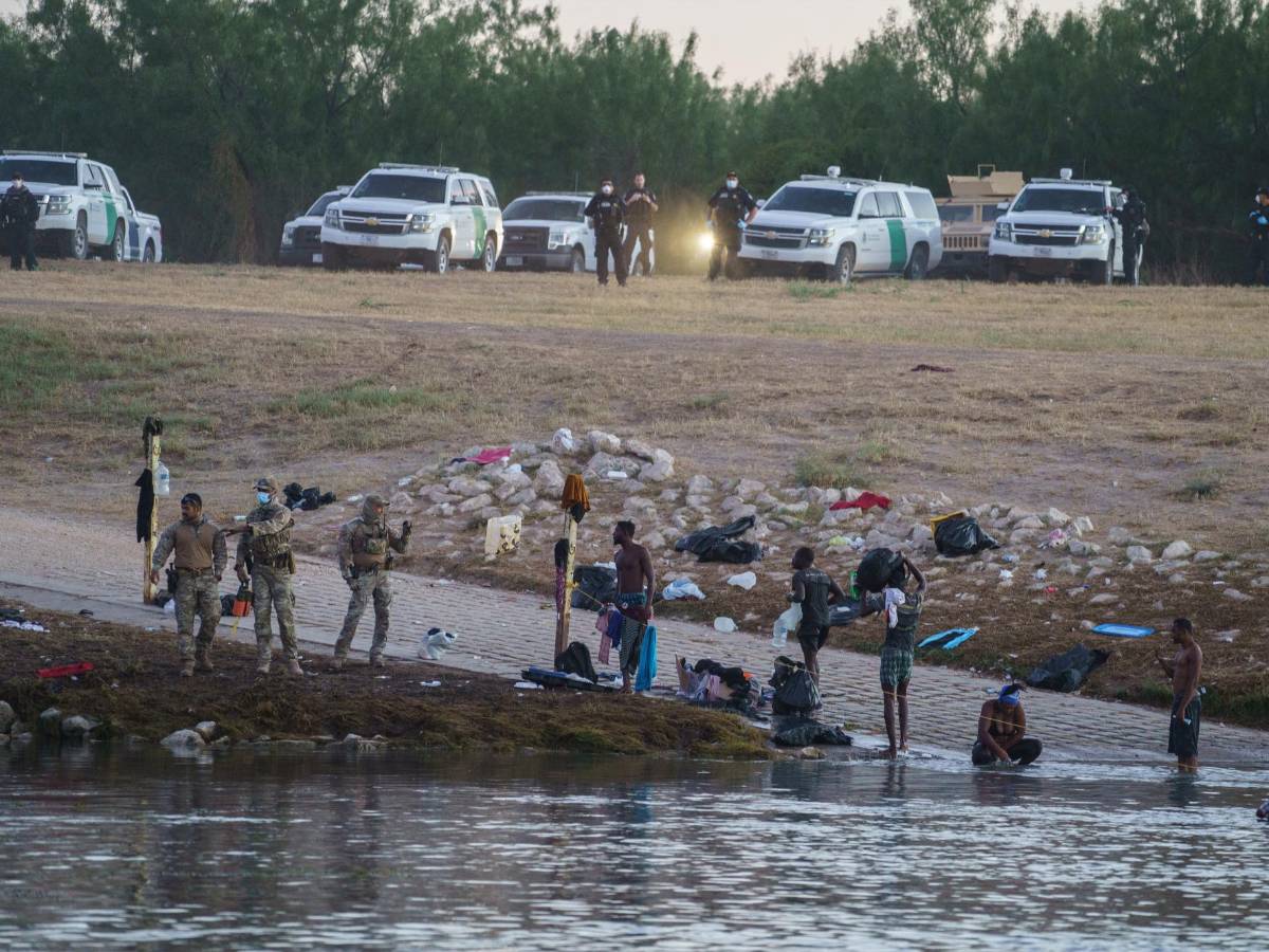 Activistas piden al gobierno Biden no restringir el asilo en la frontera