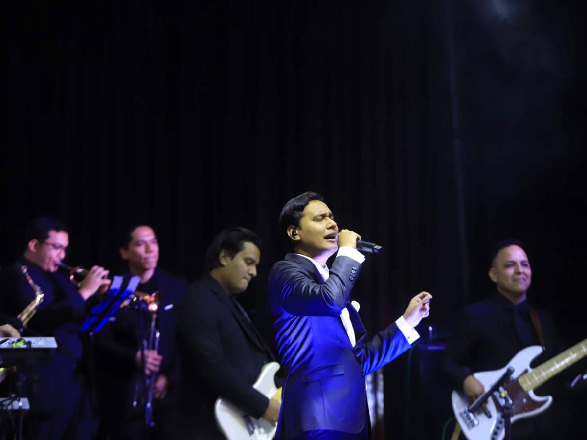Daniel Ochoa brinda espectacular concierto con la participación especial de Angie Flores