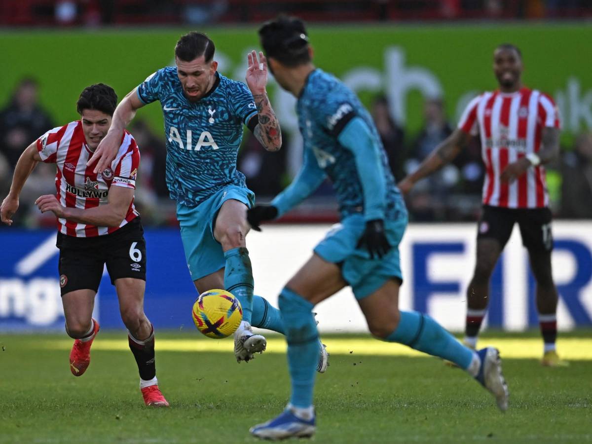 El Tottenham caía 2-0 contra el Brentford en el regreso de la Premier.