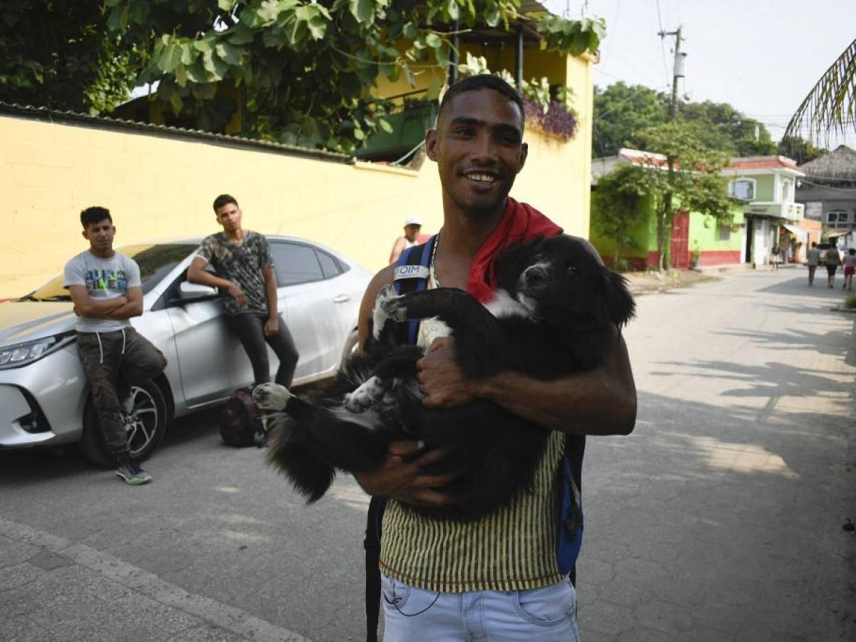 A pie, en balsa y con un perro, salió de Venezuela, pasó por Honduras, para llegar a Estados Unidos