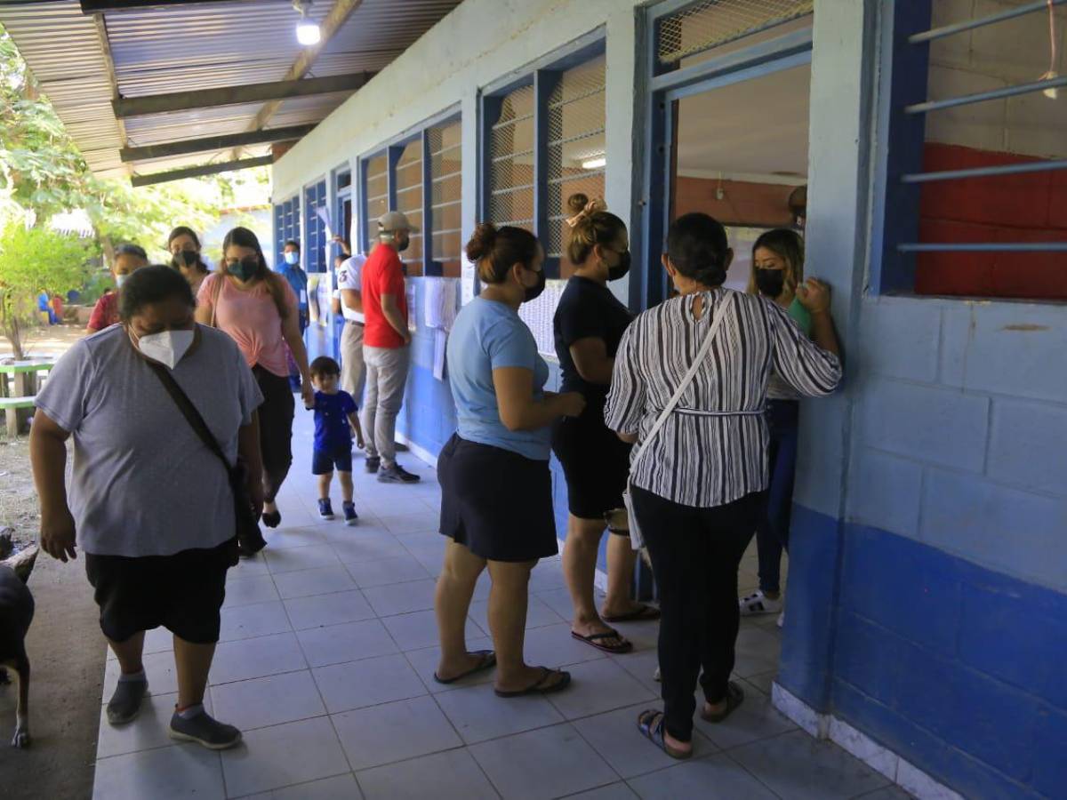 Poca afluencia de votantes en Centro Básico Héctor Guillén, de Chamelecón