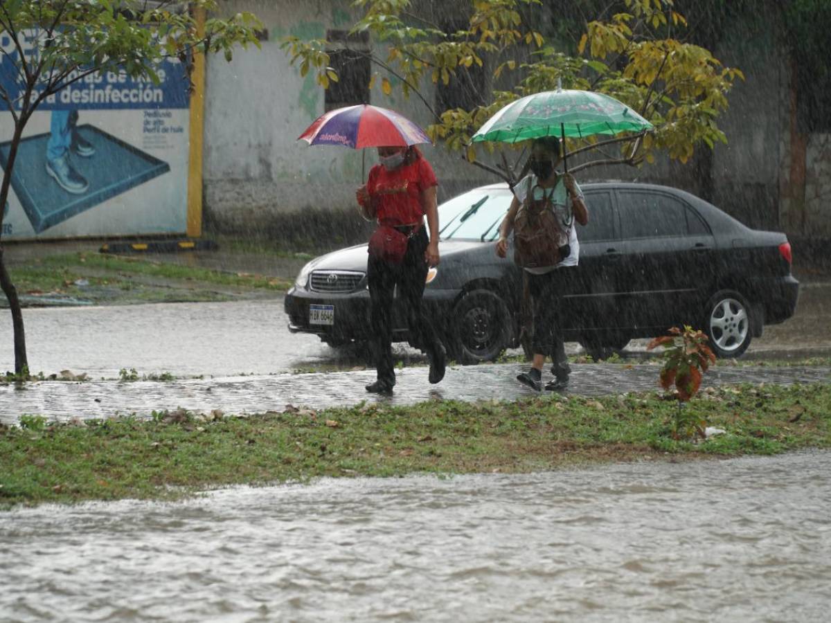 Ingreso de humedad dejará fuertes lluvias este viernes en Honduras