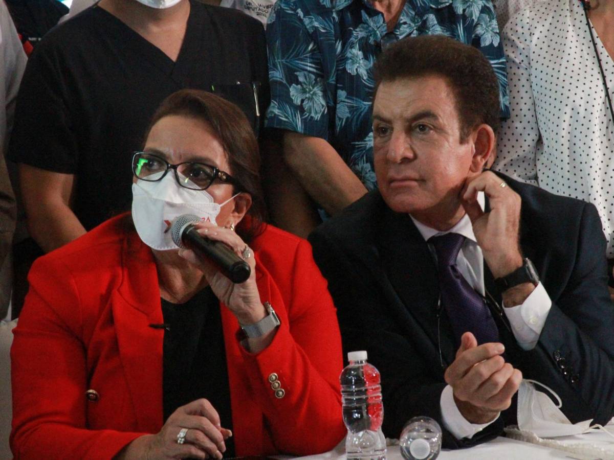 Xiomara Castro y Salvador Nasralla el 13 de octubre de 2021 en la firma de la alianza política entre PSH y Libre, fórmula electoral que venció y acabó con 12 años de gobiernos del Partido Nacional.