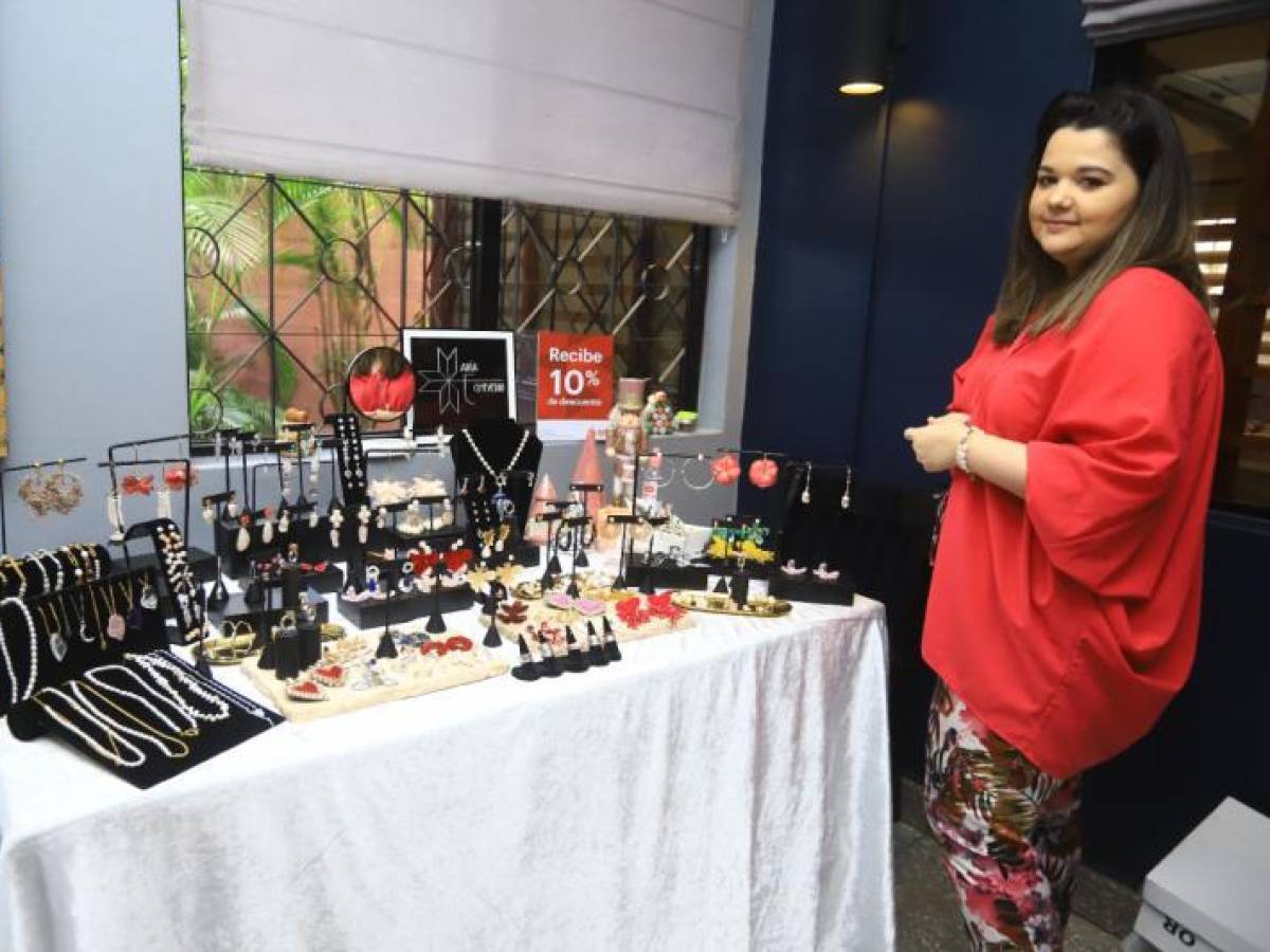 Emprendedores participan en el Christmas Pop Up Shop de la Revista Estilo