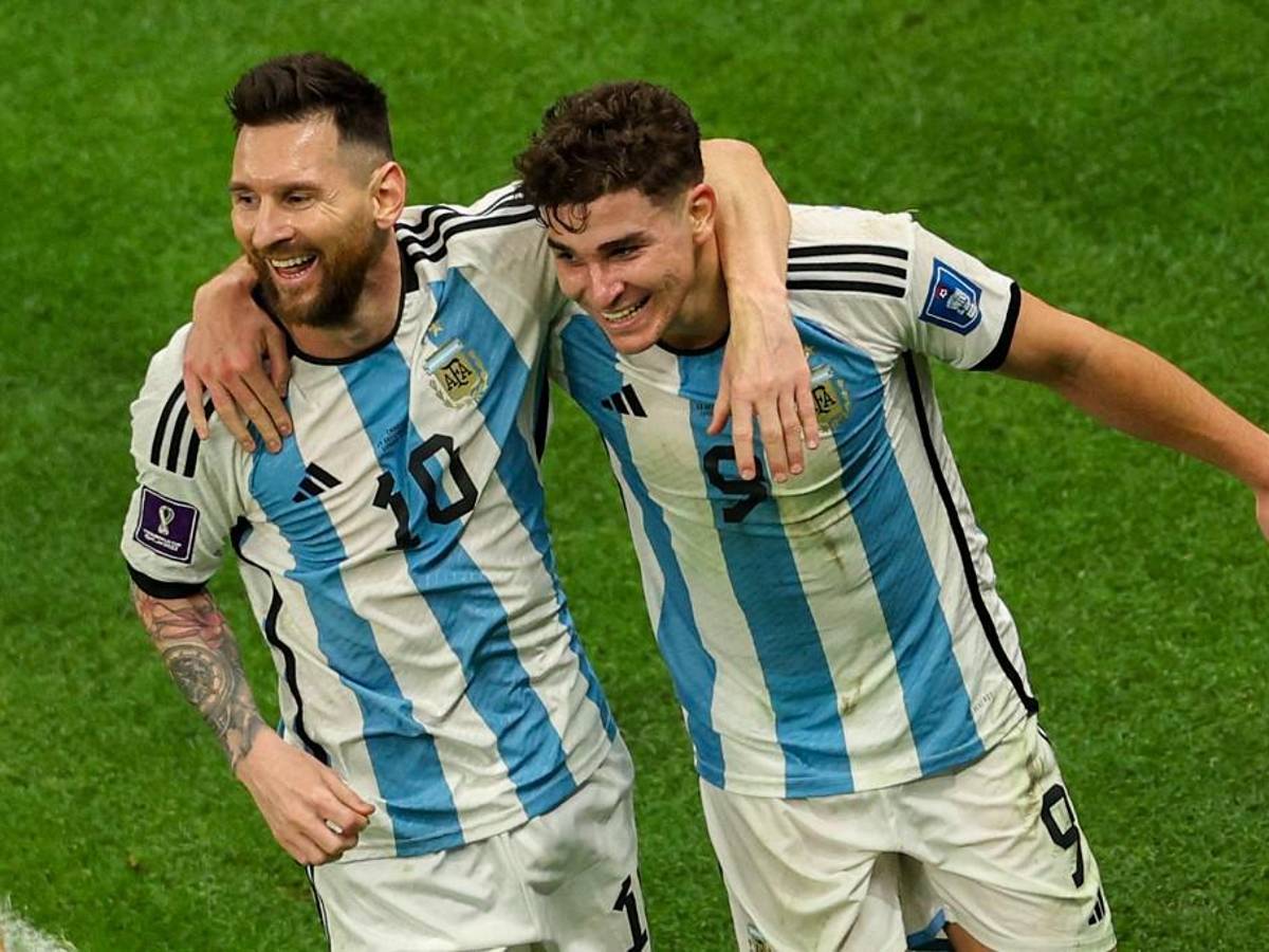 Messi y Julián Álvarez marcaron los goles en la victoria de Argentina.