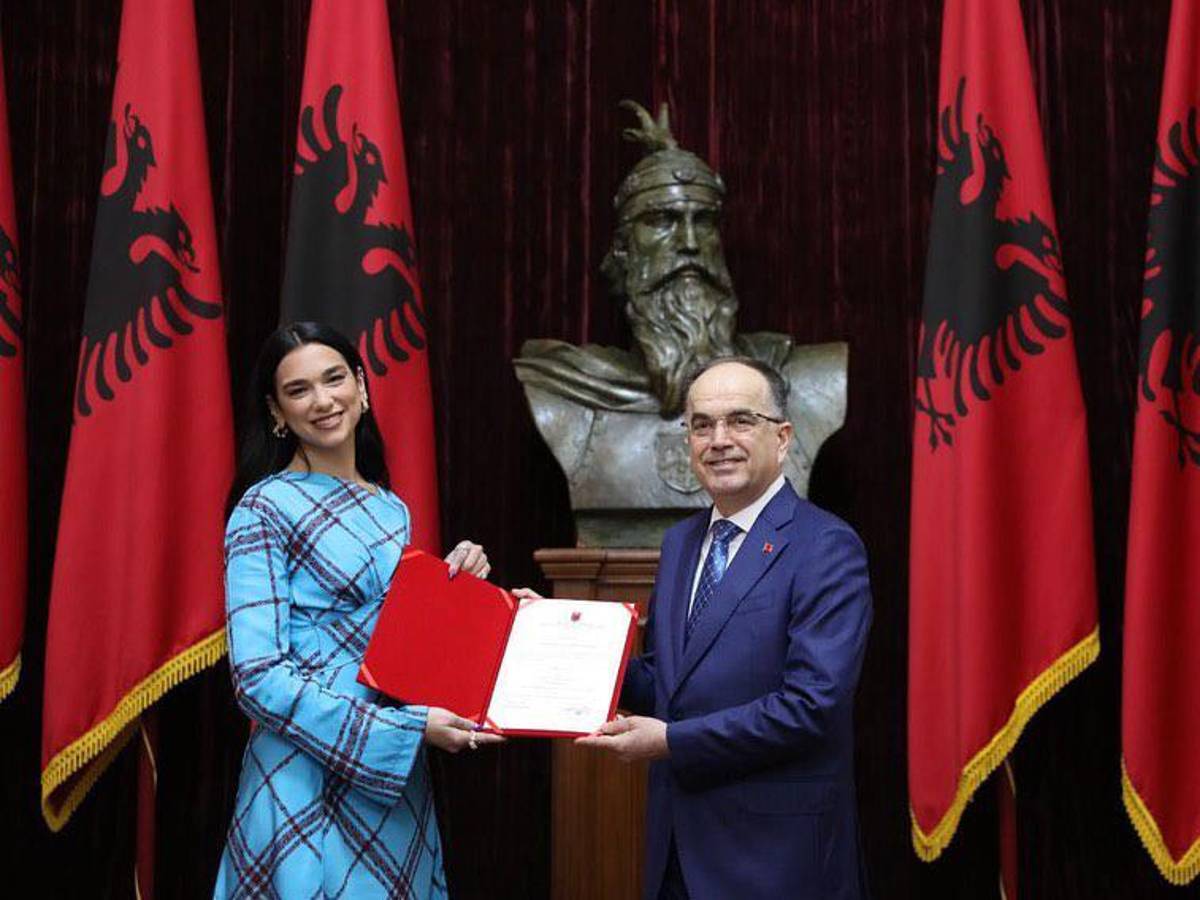 Dua Lipa recibe ciudadanía albanesa