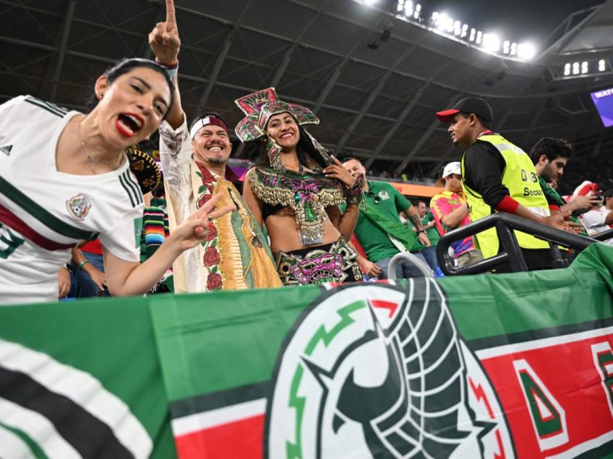 Chicas, hondureño presente y besos en debut de México