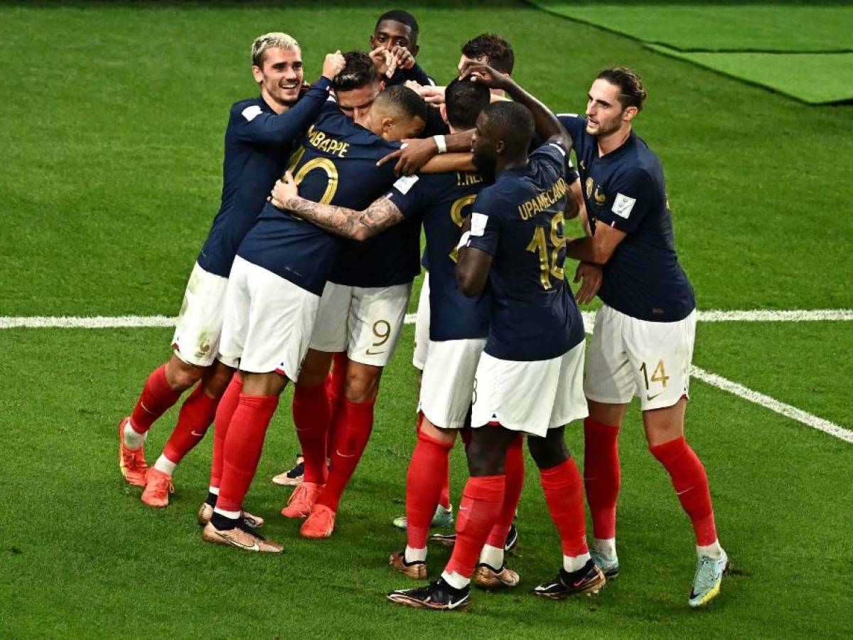 Jugadores de Francia celebrando uno de los cuatro goles.